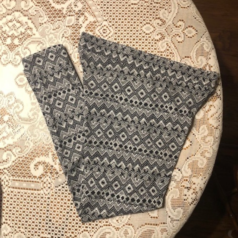 American Eagle Black and White Design Leggings - size large